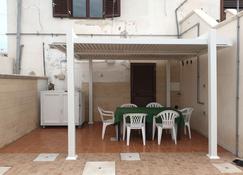 villa near the sea 3 meters from the beach - Taranto - Patio