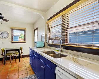 Nice 2-bedroom house with AC in Long Beach - Long Beach - Køkken