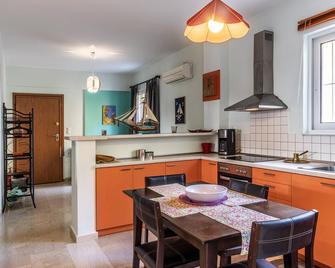Erika's Oasis - Stylish Gem inthe Heart of History - Kalamata - Kuchnia