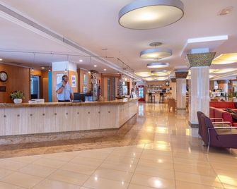 Invisa Hotel La Cala- Adults Only - Santa Eulalia del Rio - Lobby