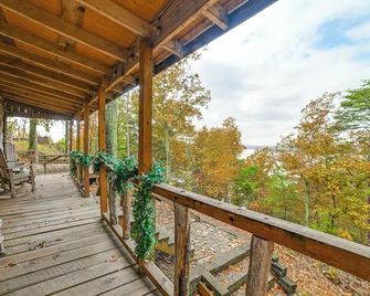 Kentucky Lake Views: Cozy Cabin in Waverly! - Waverly - Balcón