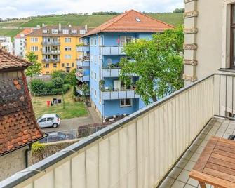 Charming City Apartment with parking spot - Wurzburg - Balcony