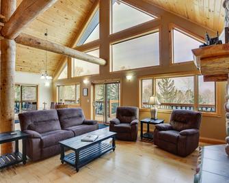 Spacious Terry Peak Cabin Less Than 1 Mi to Ski Lift - Lead - Living room