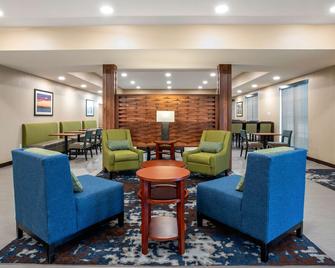 Comfort Inn and Suites Ames near ISU Campus - Ames - Lounge