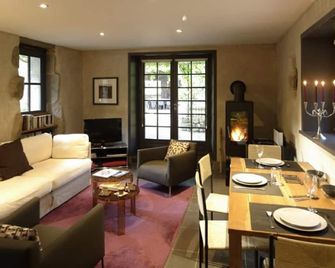 La Pichonna: Charming cottage swimming pool, tennis court, fishing pond - Saint-Dizier-la-Tour - Sala de estar