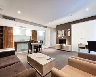 Embassy apartment North Terrace. - Adelaide - Living room