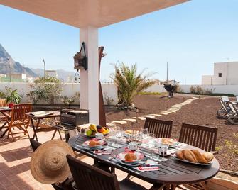 Agaete Beach Rental at Volcanic Natural Pools by VillaGranCanaria - Agaete - Patio
