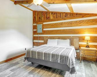 Rogersville Barn Apartment on 27 Acres w/ Pond! - Rogersville - Habitación