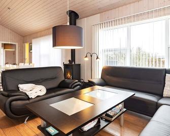 6 person holiday home in Hirtshals-By Traum - Hirtshals - Huiskamer