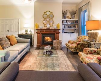 Waterstone Lodge - Somerset West - Oturma odası