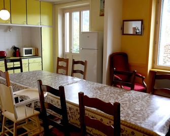 Charming gite for up to 12 people in the heart of the Allier valley - Aubazat - Salle à manger