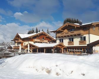 Hotel Sonnenlicht - Maria Alm am Steinernen Meer - Edificio