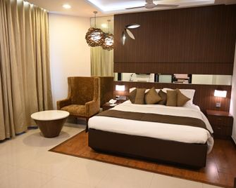 The Mercy Luxury Business Hotel - Kochi - Bedroom