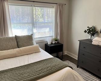 In The Heart Of Southern Pines & Pinehurst! - Aberdeen - Спальня