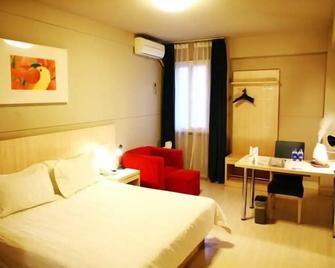 Jinjiang Inn Zhengzhou Railway Station Erqi Square Metro Station - Zhengzhou - Bedroom