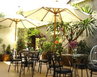 The Bang Khun Phrom Suites - Bangkok - Patio