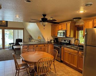 Lakeshore Cabin , Great Fishing, Tubing, and Skiing - Long Prairie - Cocina