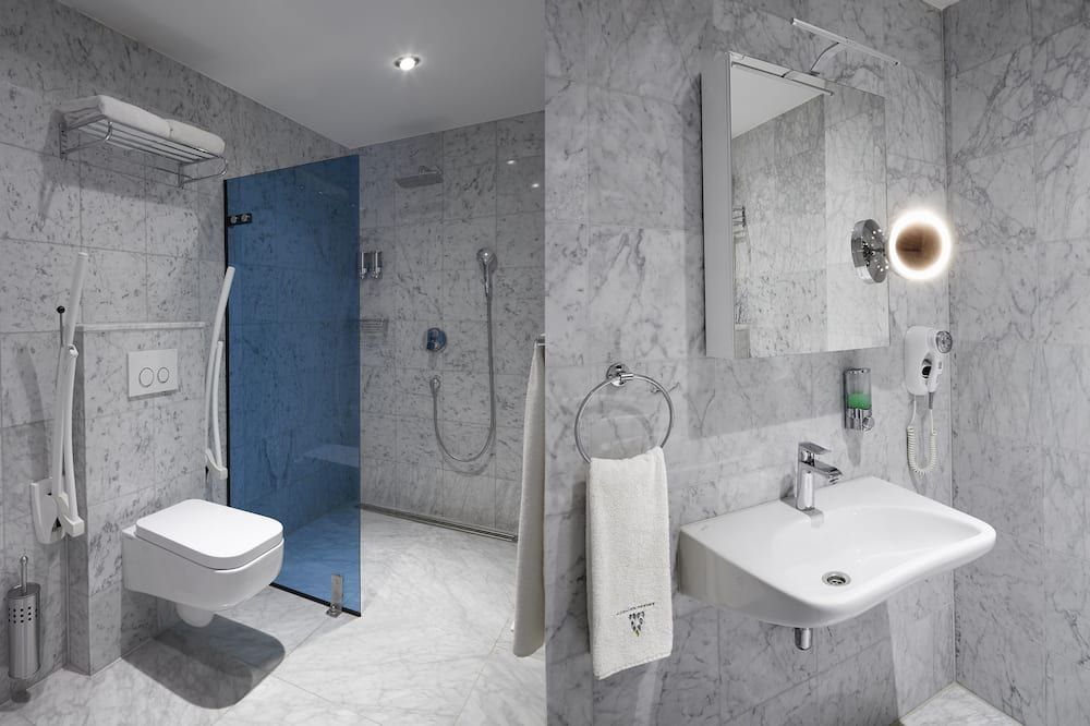 Bathroom view of Amadi Park Hotel