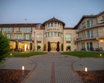 Hotel Holiday - Balatonszárszó - Edificio
