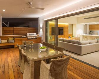 Kaylani Beach House 1 - Byron Bay - Living room