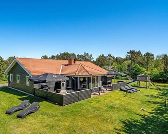 Awesome Home in Loegstoer With Sauna - Løgstør