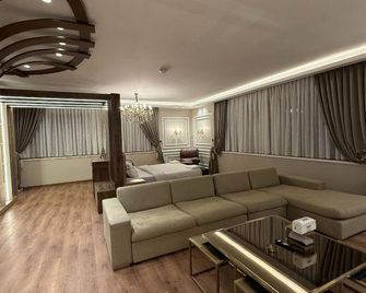 Jre Amazing Rooftop-Studio at Abdoun - Amman - Lounge