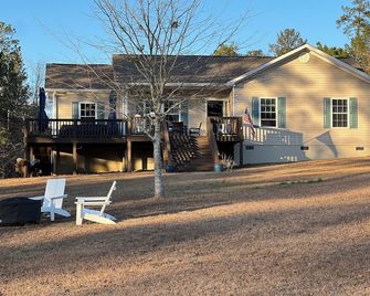 Neely Henry Lake bungalow with 3 bedrooms and 2 baths - Ashville - Building