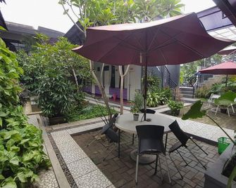 La Derra Hotel - Purwakarta - Patio