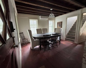 Charming 2-bedroom country village house with AC in East Woodstock - Woodstock - Dining room