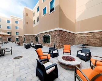 Close to the University of Michigan + In Research Park | 24 Hour Business Center + Indoor Pool - Ann Arbor - Patio