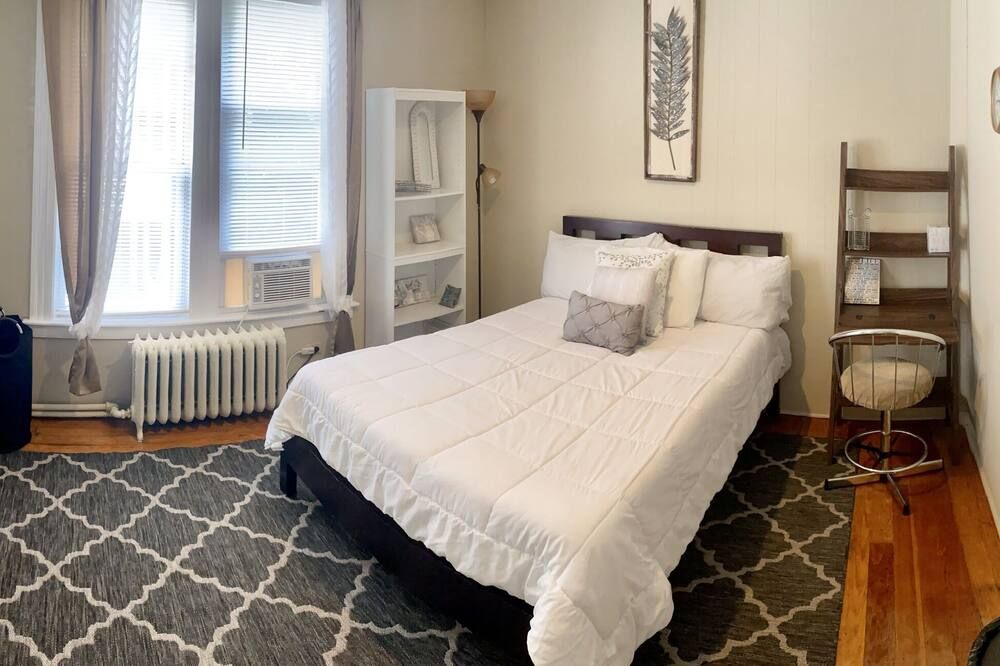 Heart of Waterbury. Spacious. New. Office. Parking. - Waterbury - Camera da letto