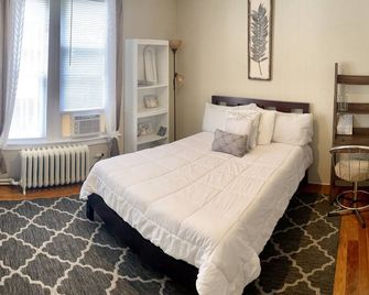 Heart of Waterbury. Spacious. New. Office. Parking. - Waterbury - Bedroom