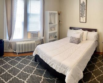 Heart of Waterbury. Spacious. New. Office. Parking. - Waterbury - Camera da letto