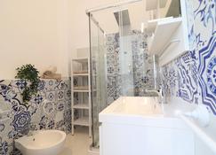 Charming Holiday Apartment Casa Vacanze Aura A Otranto With Wi-Fi & Balcony, Parking Available, Pets Allowed - Otranto - Baño