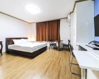 Crystal Residence Hotel - Daejeon - Bedroom