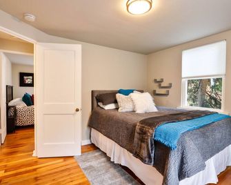 Christmas City Cottage - Bethlehem - Bedroom