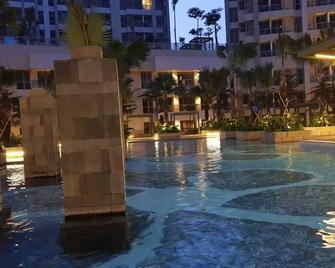 2br Flat Taman Anggrek Residence - Giacarta - Piscina