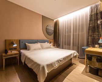 Home Inn (Tianjin Weijin Road Water Park Tianjin Tower) - Tianjin - Bedroom