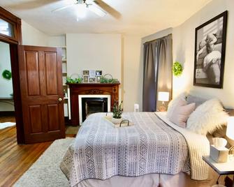 Romantic Victorian steps from Downtown Chillicothe - Chillicothe - Ložnice