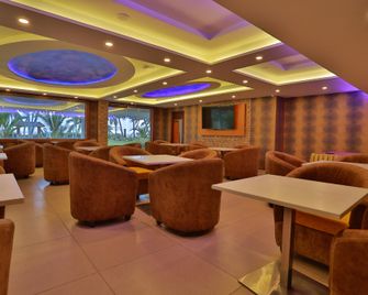 Lagoona Beach Resort, Kovalam - טריבאנדרום - בר
