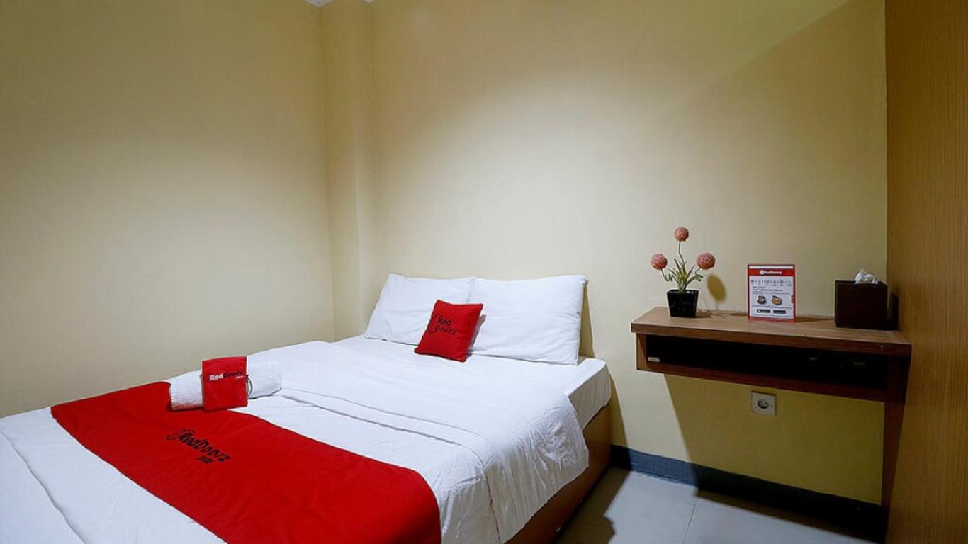 RedDoorz Near Itc Cempaka Mas