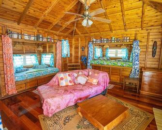 Two story bungalow in Haapiti, Moorea - Temae - Salon
