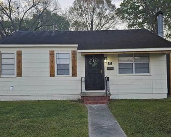 Furnished Comfortable Home 1br Near Lsu, Downtown Br, Southern & Plants - Baker - Edificio