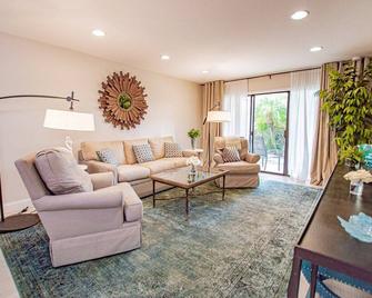 Serene Hideaway - Wesley Chapel - Living room