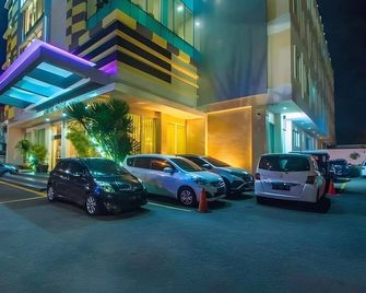 Daima Hotel Padang - Padang - Building
