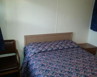 Americana Motel - Avenel - Schlafzimmer