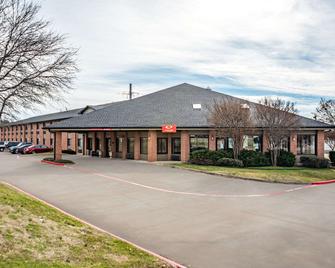 Econo Lodge Inn And Suites - McKinney - Bina
