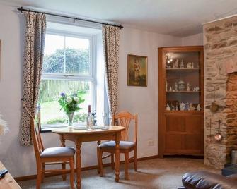 Beautiful 1-bed House, Exmoor Nr Lynton & Lynmouth - Lynton - Dining room