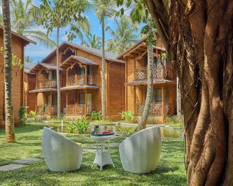 Royal Orchid Resort & Convention Centre, Yelahanka Bangalore - באנגאלור - פטיו