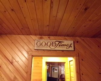 Not 1 but 2 cabins in the Hiawatha Forest separate rentals on same property - Munising - Building